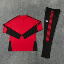 26 27   Manchester United Tracksuit