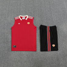 Manchester United  Sleeveless Training Kit Red stripes