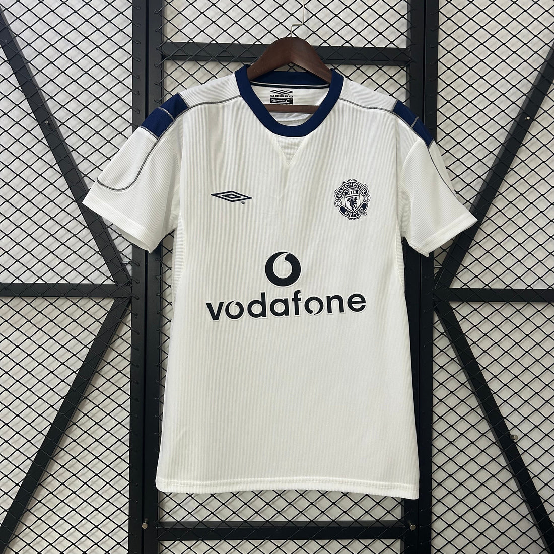 MANCHESTER UNITED 2000-2001 AWAY JERSEY