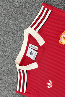 Manchester United  Sleeveless Training Kit Red stripes