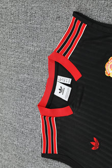 Manchester United  Sleeveless Training Kit Black stripes