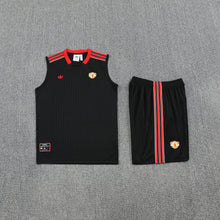 Manchester United  Sleeveless Training Kit Black stripes
